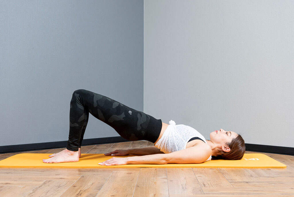 自宅でできるヒップリフトエクササイズの正しいフォーム