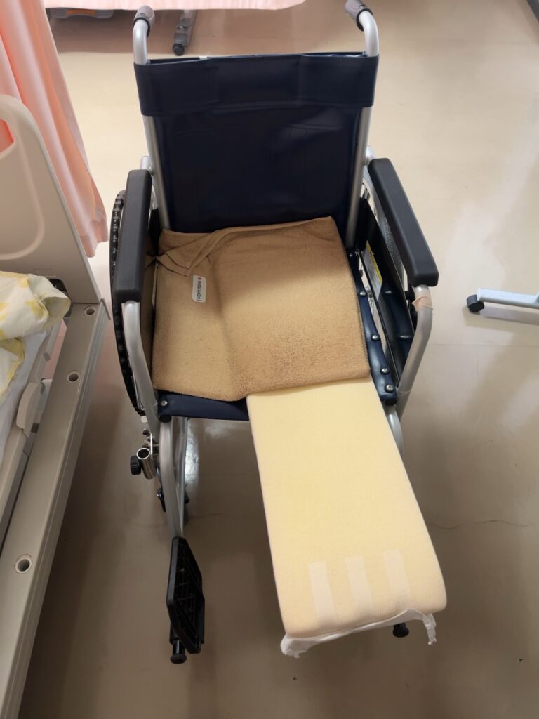 ACL術後14日目 車椅子（固定板あり）
